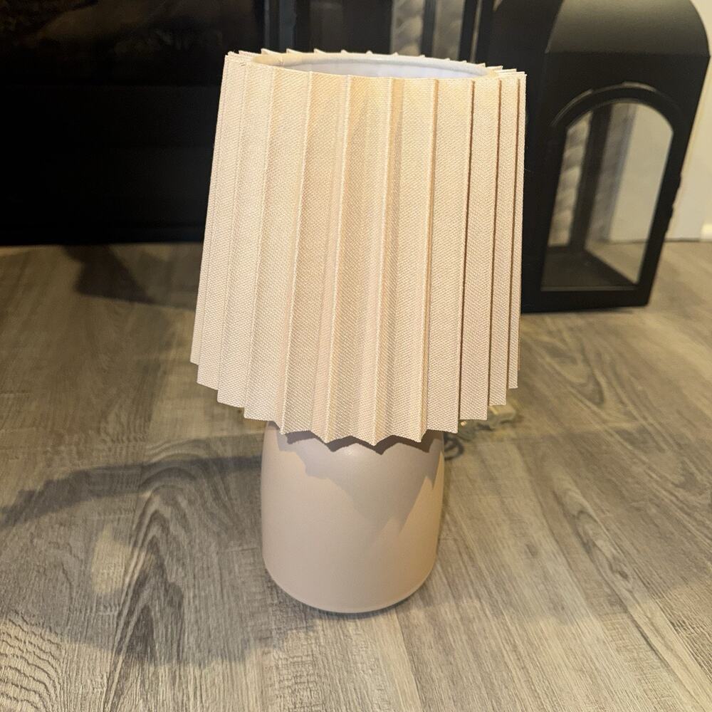 Room Essentials Target Pleated Table Lamp Beige 10.5” Neutral Accent Lamp New